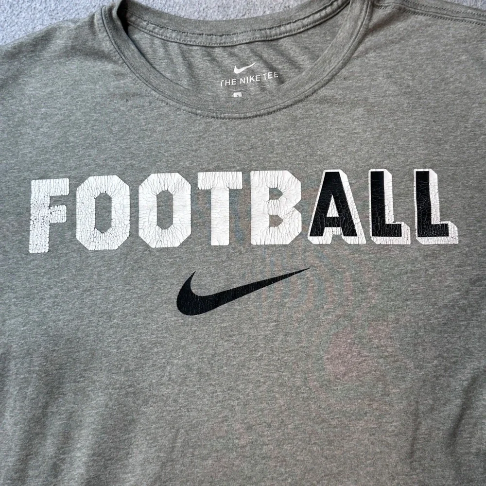 Nike T-Shirt Mens S Gray Football Dri-FIT Graphic Athletic Training 842527-063